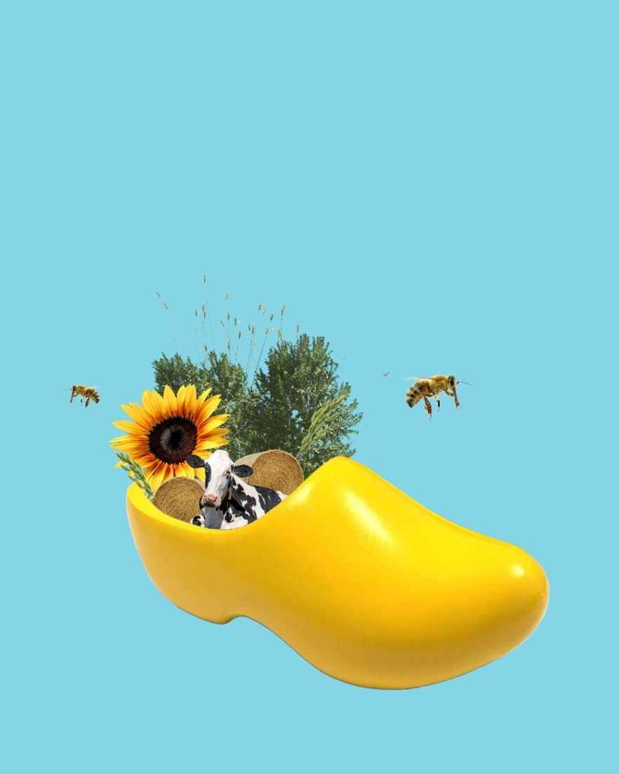 Een gele klomp gevuld met een zonnebloem, een koe en bomen, met twee vliegende bijen eromheen.