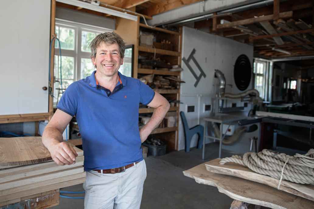 Maarten Kien in zijn atelier
