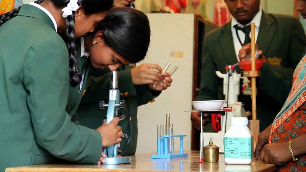 Varthana helpt om onderwijs toegankelijk te maken voor miljoenen kinderen van mensen met lage inkomens in India.